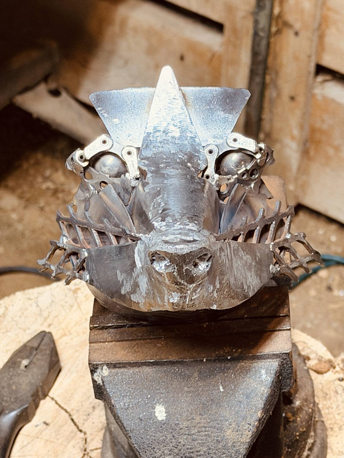 Franklin's face viewed head-on, showing symmetrical gear eyes